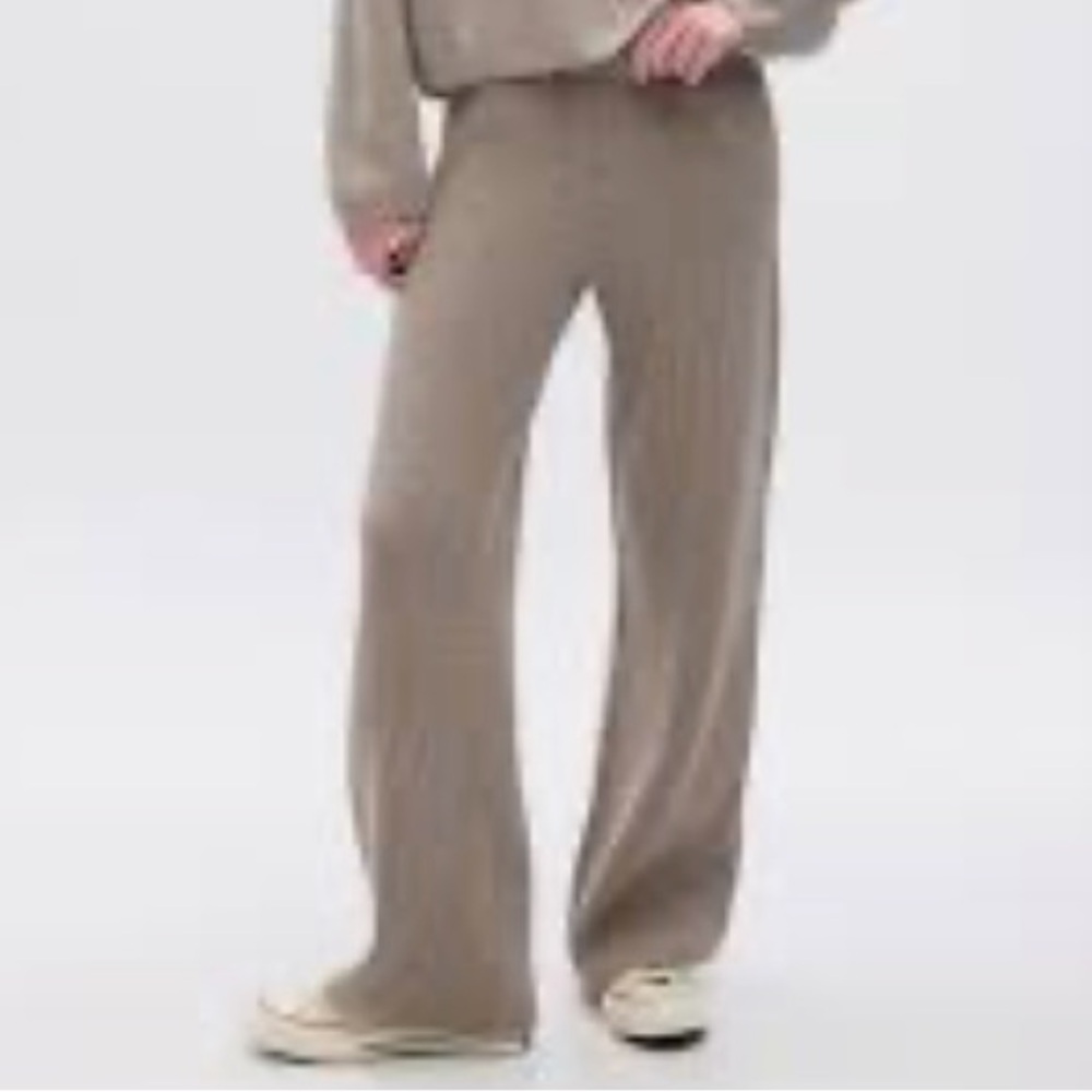 NWT - GAP Cash-Soft Shaker-Stitch Sweater Pants in Medium Cool Brown (M)